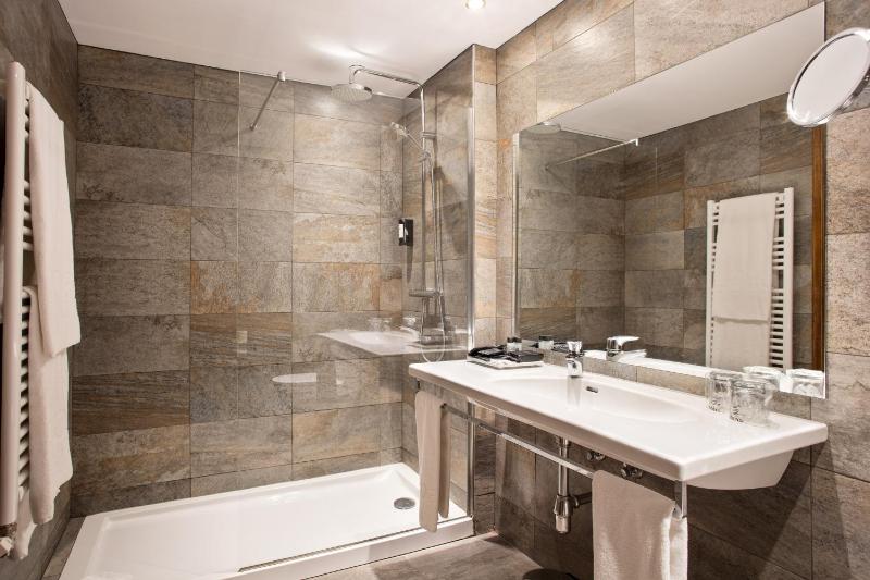 Triple Room (3 Adults) image 1