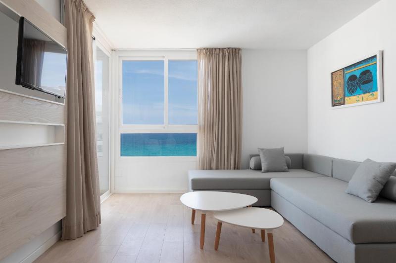 Family Room with Sea View (2 Adults + 2 Children) image 3