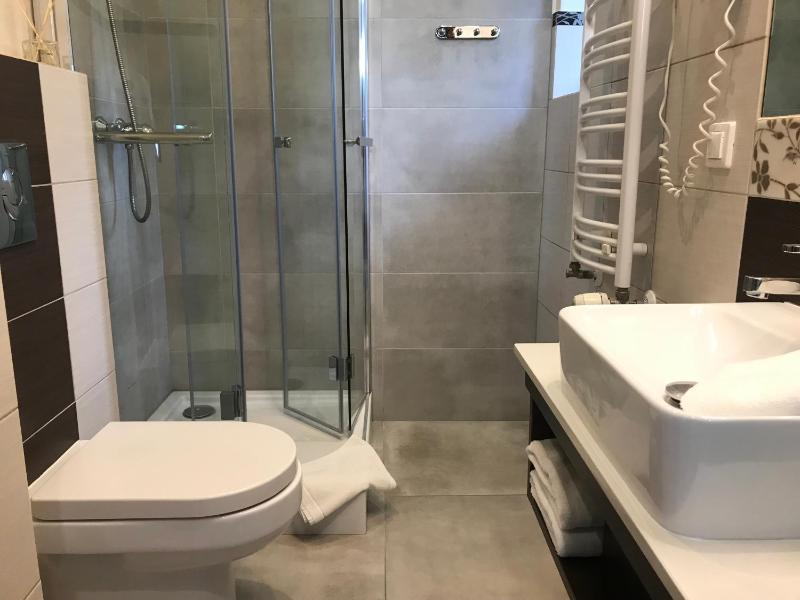 Triple Room with Kitchenette image 4