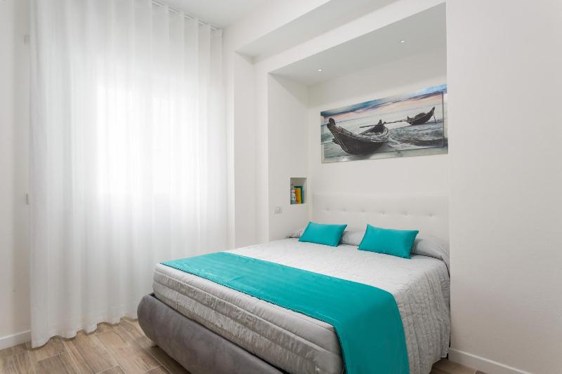 Two Bedroom Superior Apartment with Small Balcony and Harbor View image 4