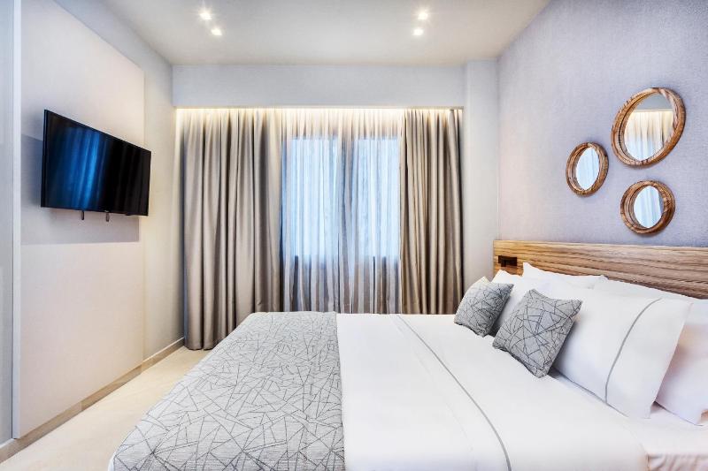 One-Bedroom Deluxe Apartment image 3