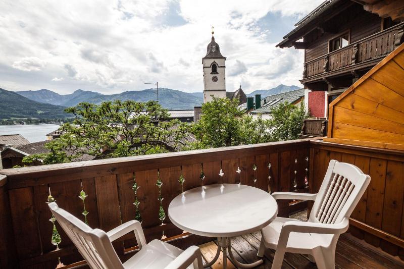 Deluxe Double Room with Balcony and Lake View image 4