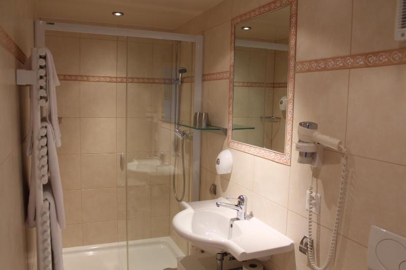 Double Room image 3