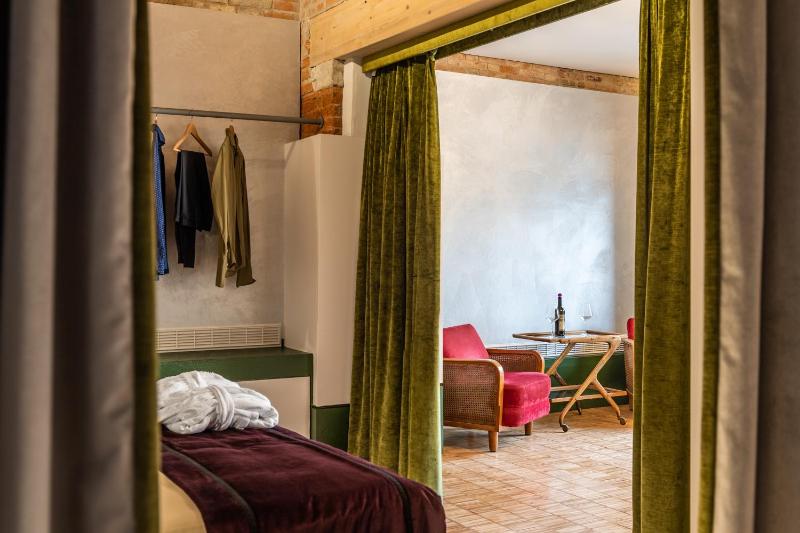 Apartment on the Grand Canal image 4