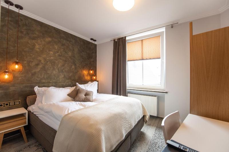 Double Room image 3