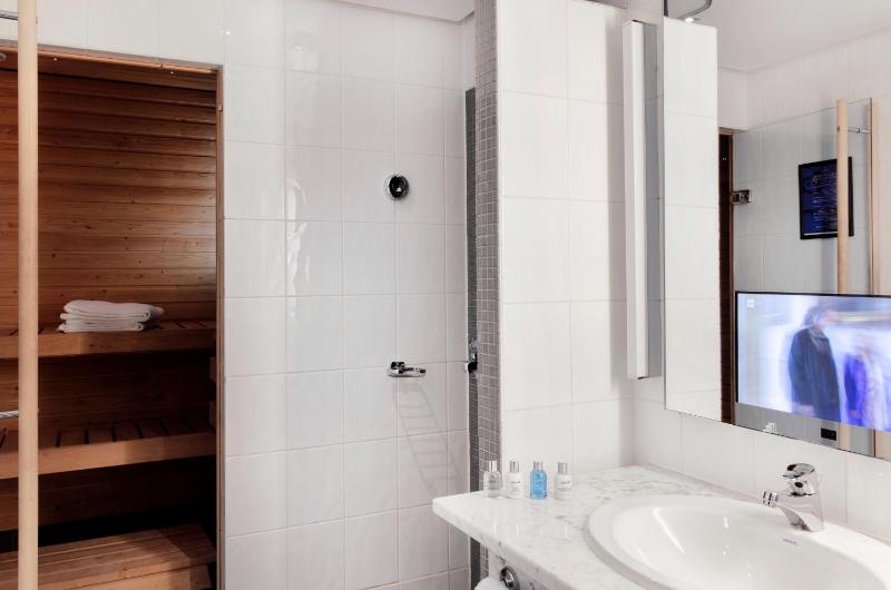 Executive Business Room with Sauna and lounge access image 3
