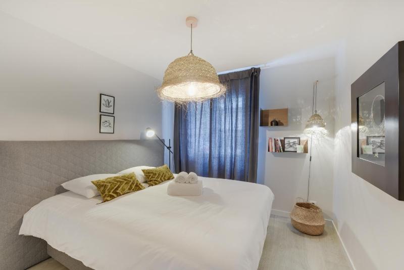 One-Bedroom Apartment image 2