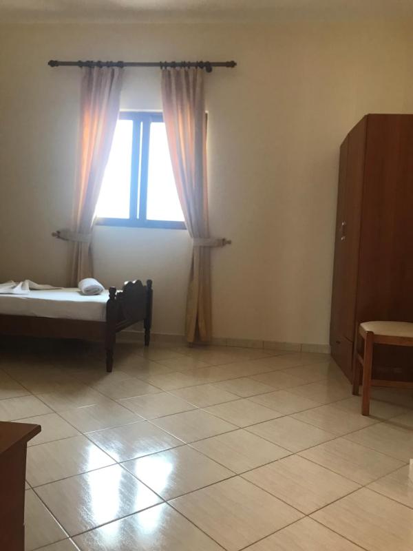 Twin Room image 2