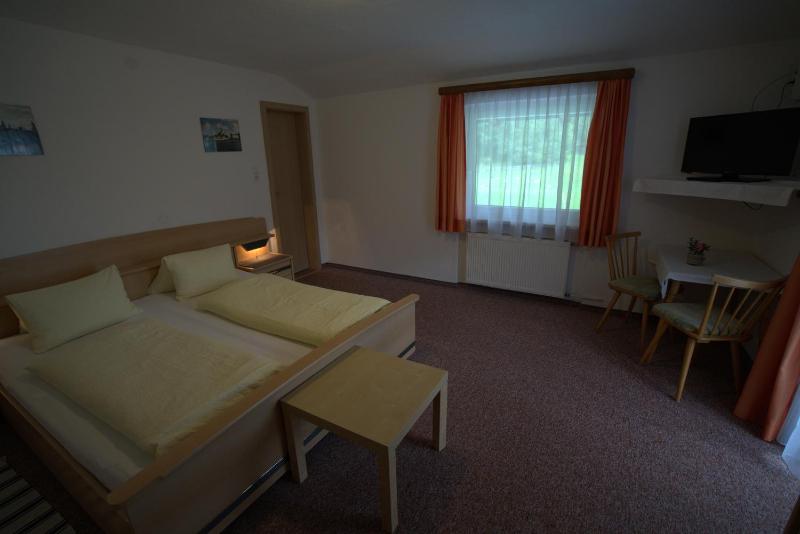 Double Room with Shared Bathroom image 2
