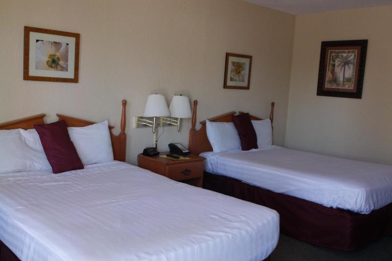 Room with One Queen and One Double Bed - Mobility Access/Non-Smoking image 2