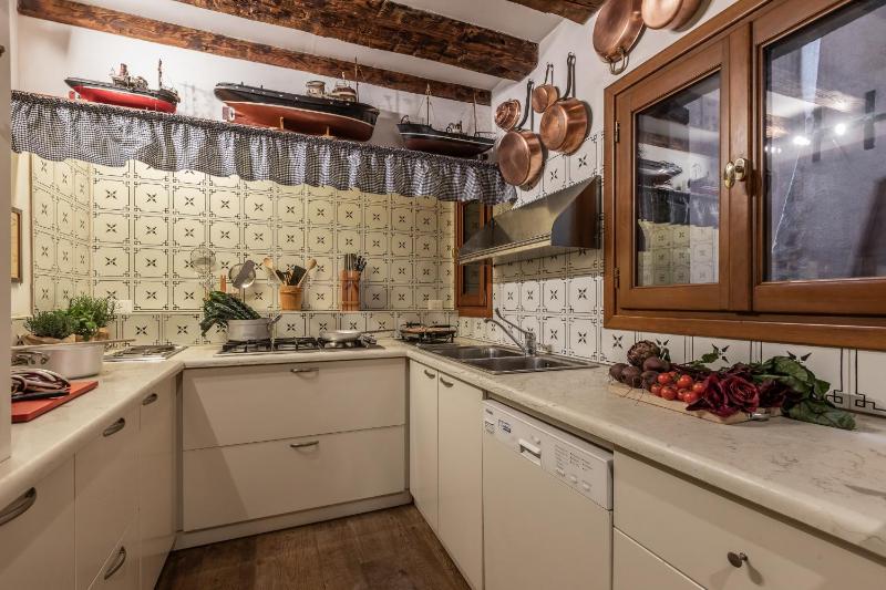 La Tana Cozy Apartment in Campo San Maurizio - image 6