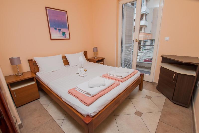 Comfort Two-Bedroom Apartment with Balcony image 3