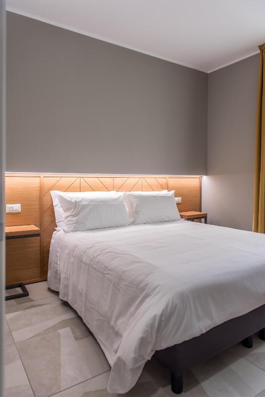 One-Bedroom Apartment image 4