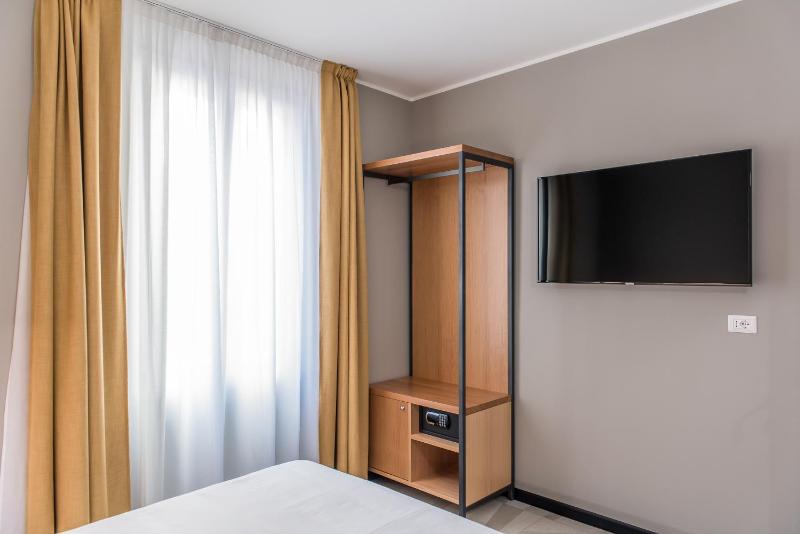 One-Bedroom Apartment image 3