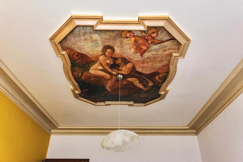 One-Bedroom Apartment image 3