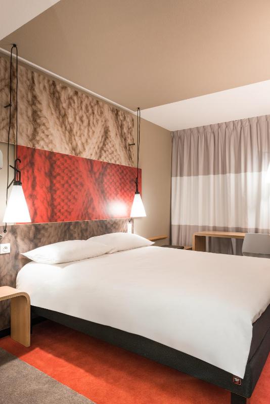 Standard Double Room image 2