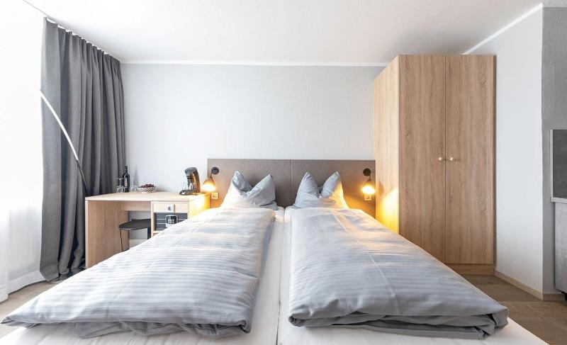 Double Room with Balcony and Kitchen image 3