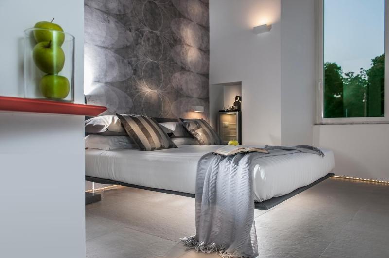 Deluxe Double Room with View image 4