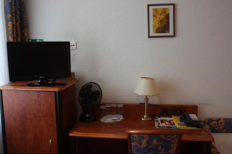 Standard Triple Room image 1