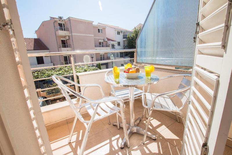 Studio with Balcony (3 Adults)  image 2