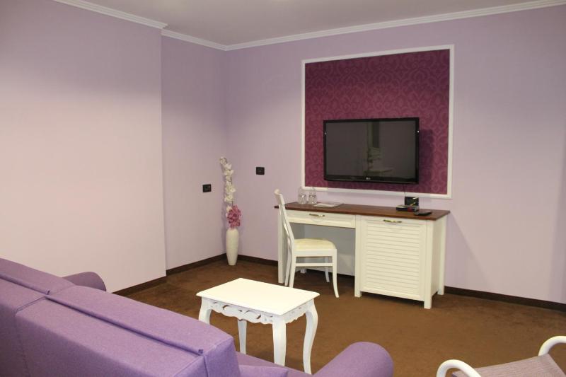 Studio with Park View image 3