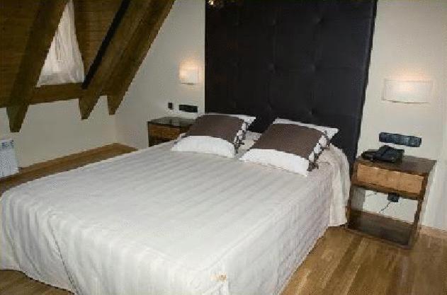 Double or Twin Room image 2