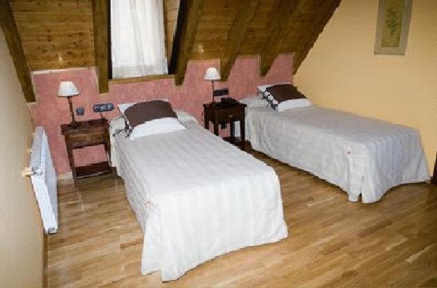 Double or Twin Room image 3