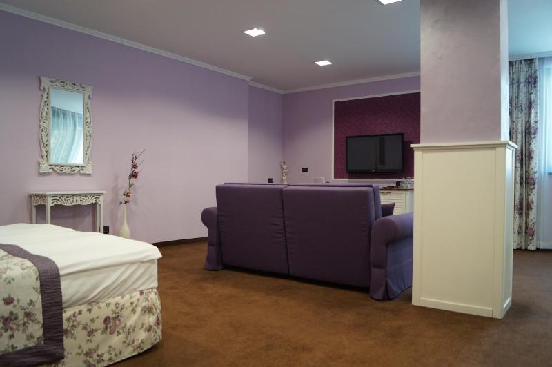 Studio with Park View image 4