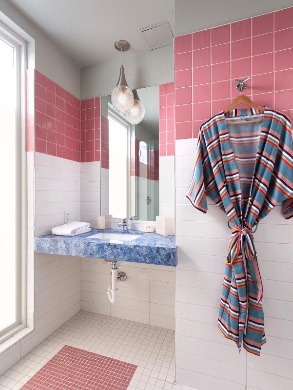 Queen Room - Unattached Bathroom image 3