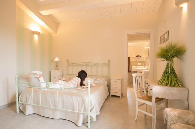 Deluxe Quadruple Room image 1
