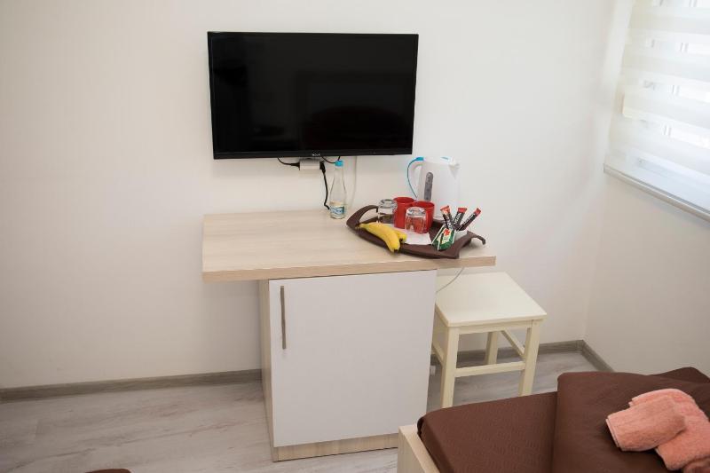 One-Bedroom Apartment image 3