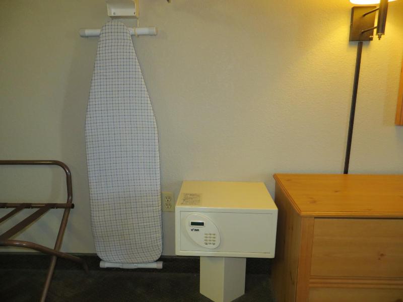 King Room - Non-Smoking image 2