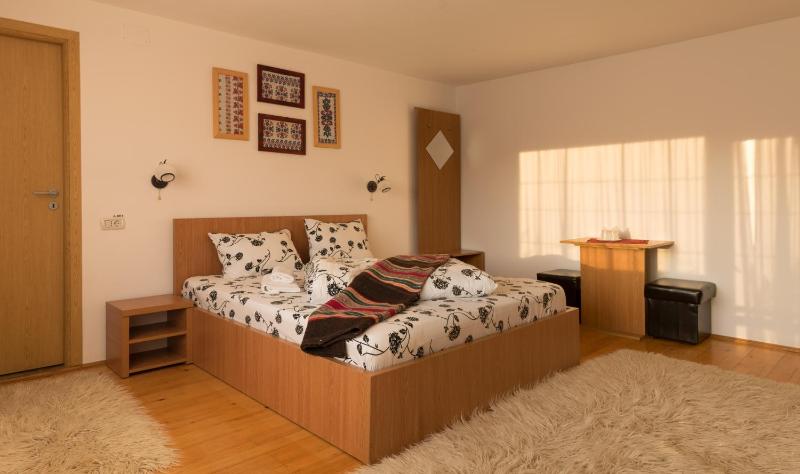 King Room with Balcony image 1