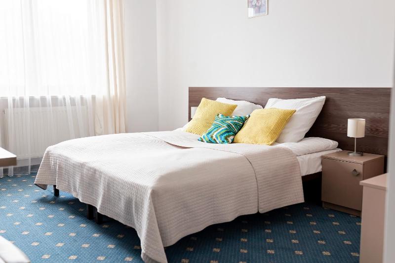 Twin Room image 1