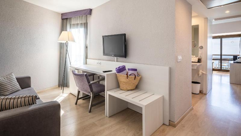 Junior Suite with Sea View image 4