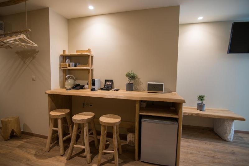 Deluxe Double or Twin Room image 2