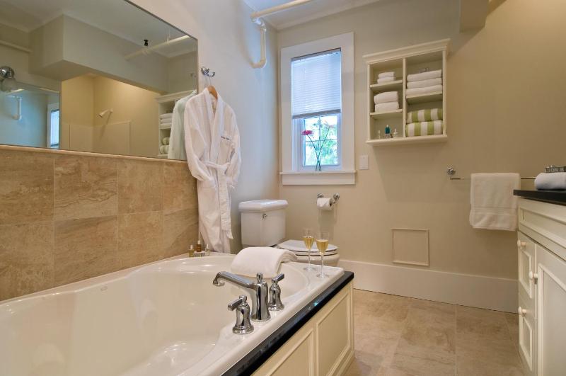 Junior Suite with Garden View image 4