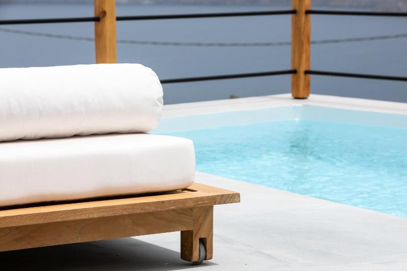 Deluxe Villa with Private Pool & Caldera View image 1