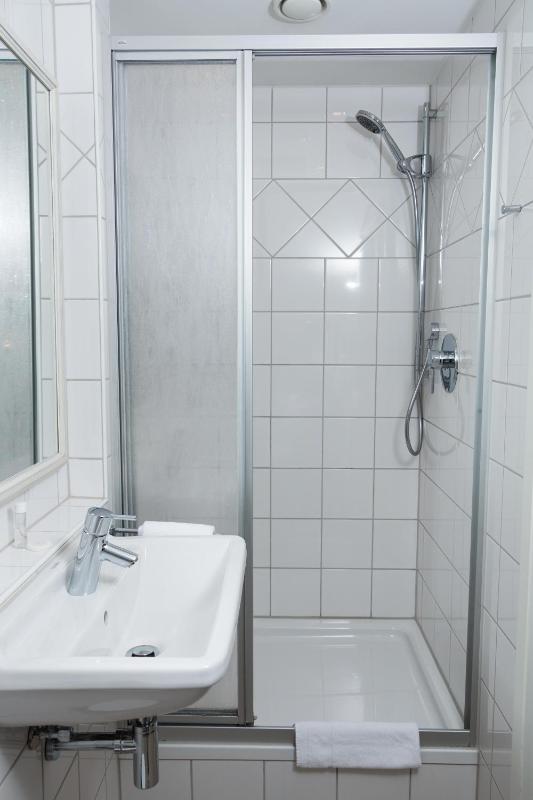 Classic Double Room image 2