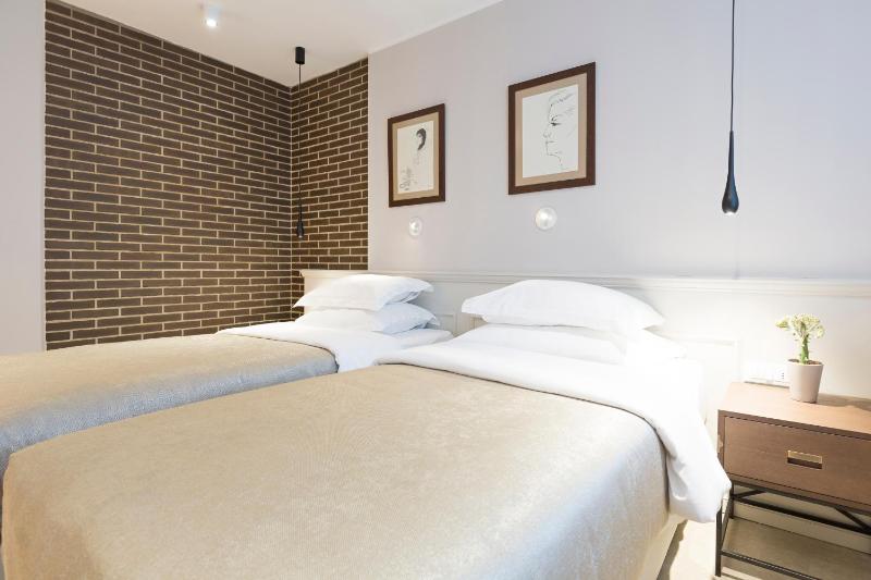 Superior Twin Room image 2