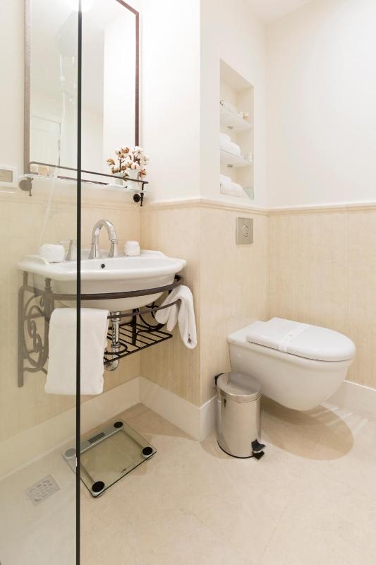 Standard Single Room image 2