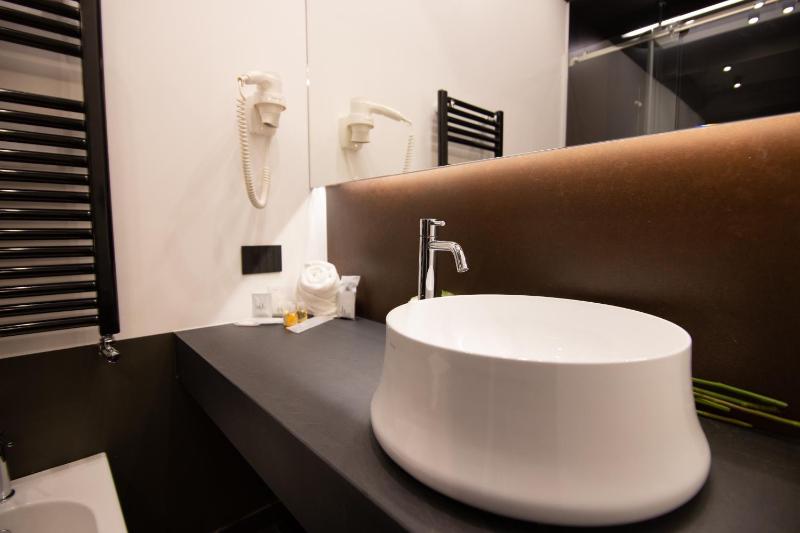 Deluxe Double Room with Shower image 4