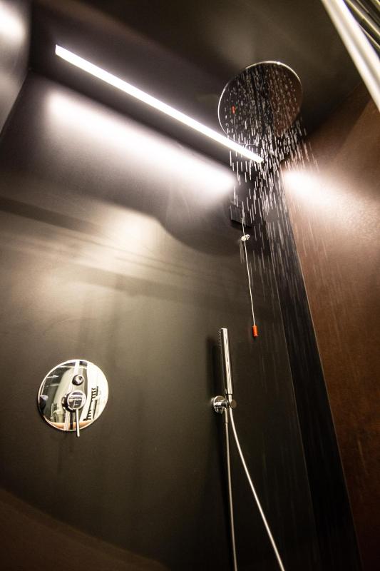 Deluxe Double Room with Shower image 3