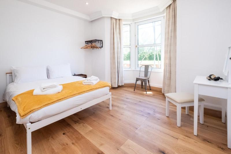 One-Bedroom Apartment image 4