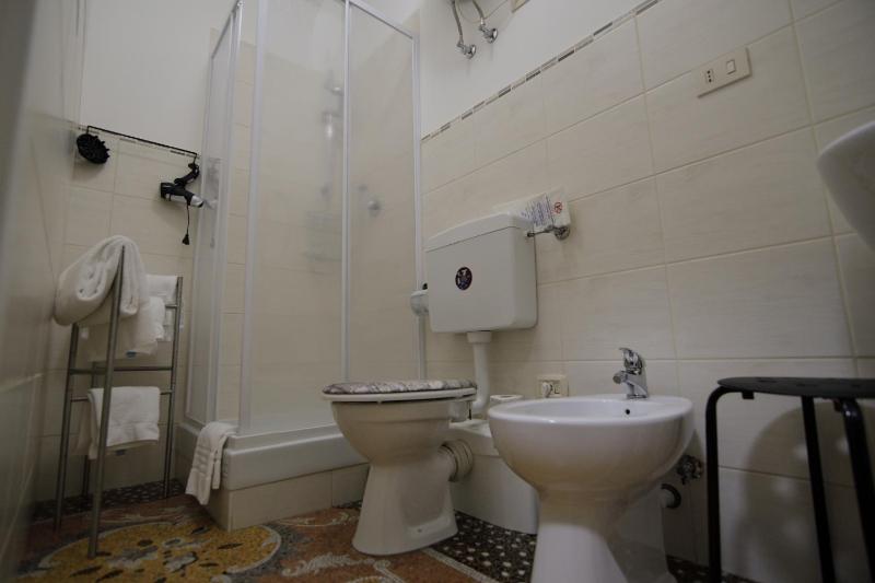 Double Room with Private Bathroom image 4