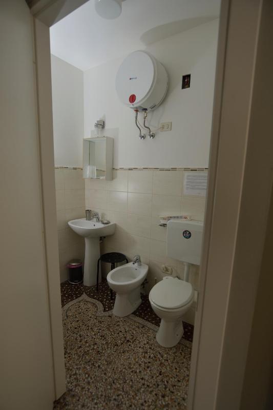Quadruple Room with Private Bathroom image 3
