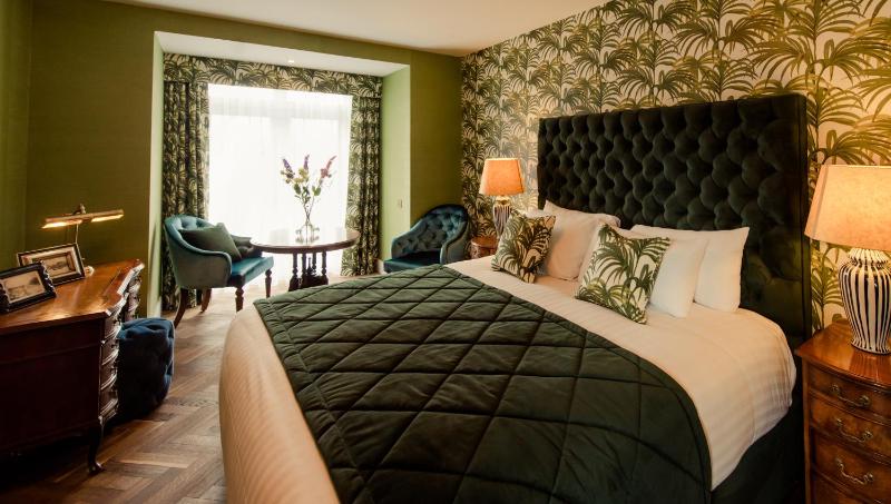 Coach House Room image 3