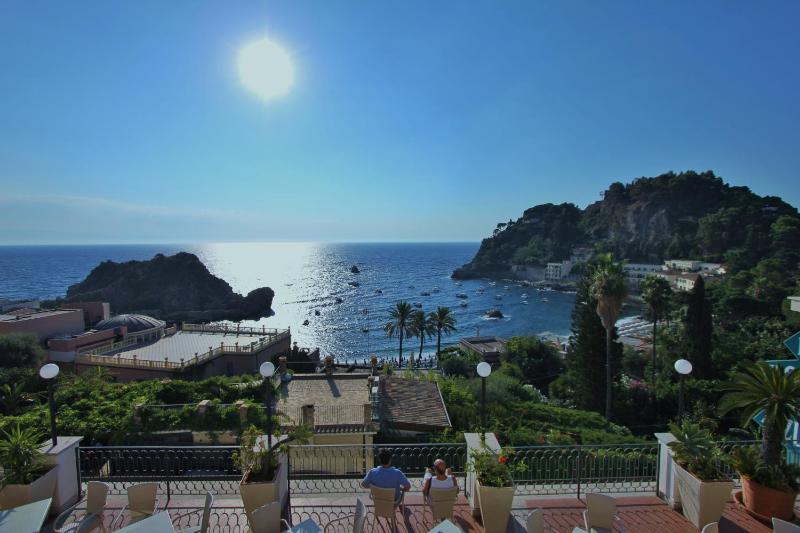 Baia Azzurra Hotel - image 1