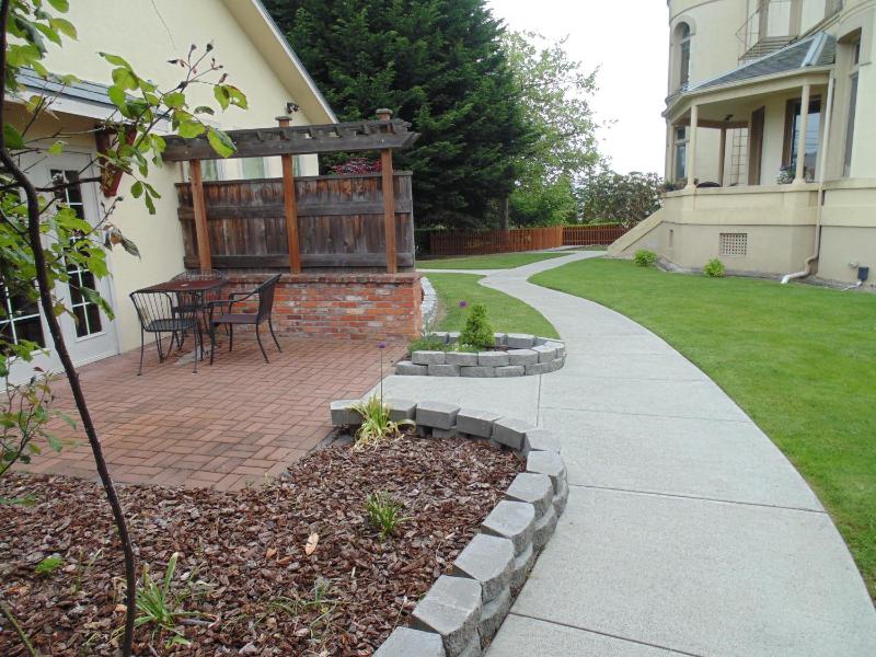Cottage with Garden View image 2