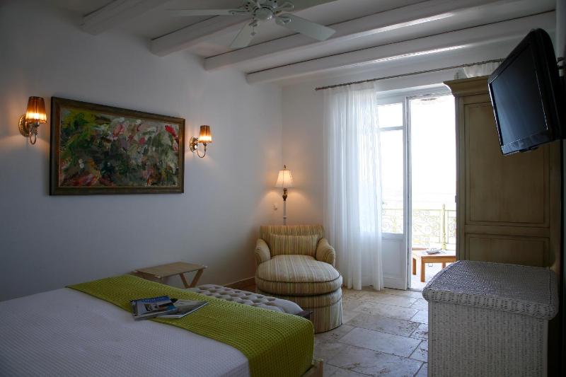 Deluxe Double Room with Sea View image 4